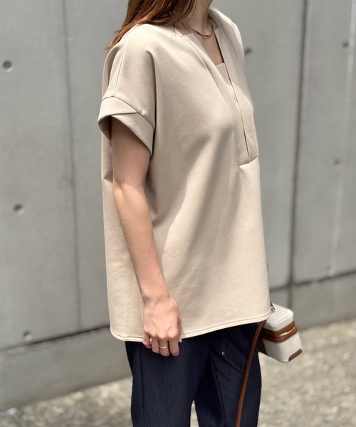 Emma Taylor(エマテイラー)の「ライトダンボールサイドスリットキーネックプルオーバー(Tシャツ/カットソー・レディース・ライトベージュ/ブラック/ホワイト・FREE)」の11枚目の写真