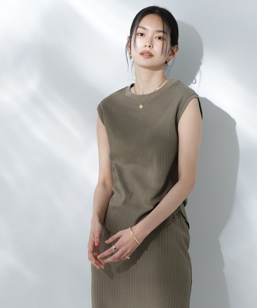 NANO universe（ナノユニバース）の「Anti Soaked(R) 汗染み防止リブノースリーブTシャツ（セットアップ可）（Tシャツ/カットソー・レディース・ブラック/カーキ/アイボリー/チャコール・S/M）」の4枚目の写真