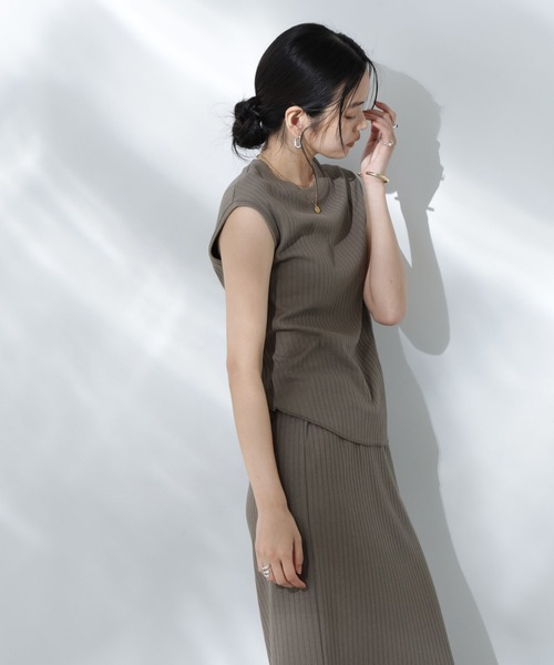 NANO universe（ナノユニバース）の「Anti Soaked(R) 汗染み防止リブノースリーブTシャツ（セットアップ可）（Tシャツ/カットソー・レディース・ブラック/カーキ/アイボリー/チャコール・S/M）」の21枚目の写真