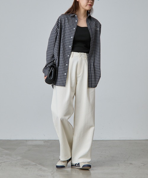 COLONY 2139（コロニートゥーワンスリーナイン）の「2タックコットンツイルストレートパンツ（その他パンツ・レディース・ネイビー/アイボリー/ブラック・MEDIUM/SMALL）」の4枚目の写真