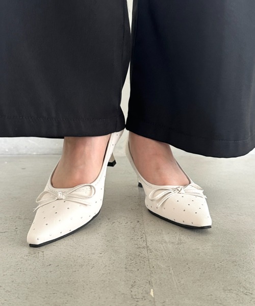 MYMOOD.(マイムード)の「ドットローヒールリボンパンプス(パンプス・レディース・ブラック/ホワイト・24.5cm/23.5cm)」の5枚目の写真