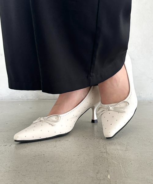 MYMOOD.(マイムード)の「ドットローヒールリボンパンプス(パンプス・レディース・ブラック/ホワイト・24.5cm/23.5cm)」の6枚目の写真