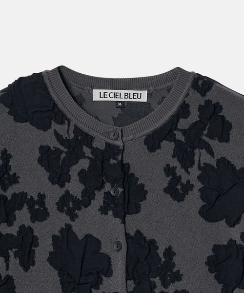 LE CIEL BLEU(ルシェルブルー)の「フラワージャカードカーディガン / Flower Jacquard Cardigan(カーディガン/ボレロ・レディース・チャコールグレー/ライトグリーン/オフホワイト・36)」の7枚目の写真