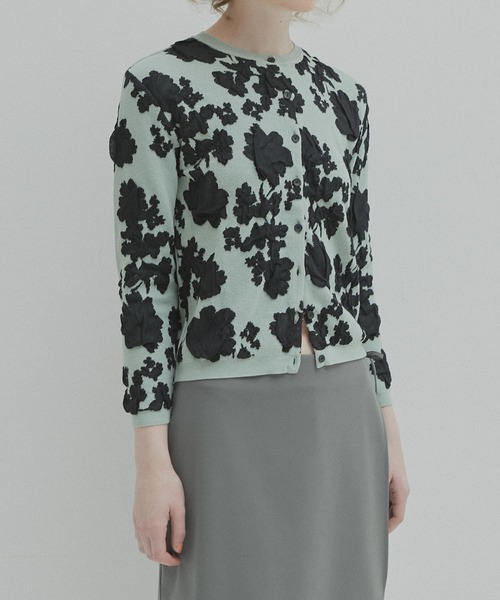 LE CIEL BLEU(ルシェルブルー)の「フラワージャカードカーディガン / Flower Jacquard Cardigan(カーディガン/ボレロ・レディース・チャコールグレー/ライトグリーン/オフホワイト・36)」の19枚目の写真
