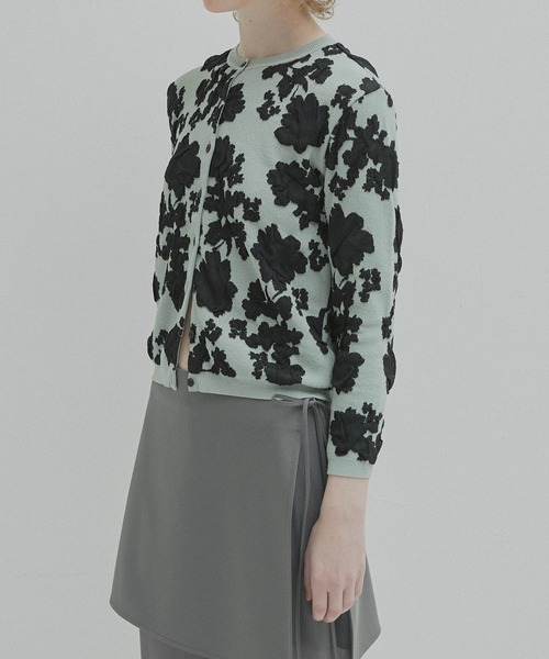 LE CIEL BLEU(ルシェルブルー)の「フラワージャカードカーディガン / Flower Jacquard Cardigan(カーディガン/ボレロ・レディース・チャコールグレー/ライトグリーン/オフホワイト・36)」の18枚目の写真
