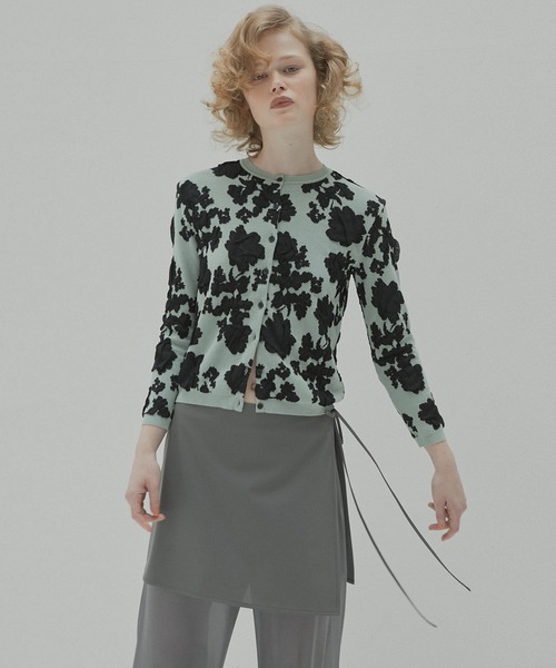 LE CIEL BLEU(ルシェルブルー)の「フラワージャカードカーディガン / Flower Jacquard Cardigan(カーディガン/ボレロ・レディース・チャコールグレー/ライトグリーン/オフホワイト・36)」の15枚目の写真