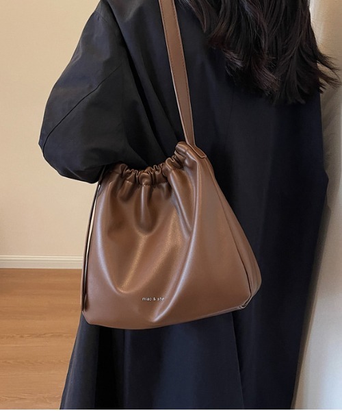 gossip！ロサンゼルス（ゴシップロサンゼルス）の「Y2K ギャザーフリル　トートバッグ 《通勤・通学に！》（ショルダーバッグ・レディース・ブラック/ブラウン・FREE）」の8枚目の写真