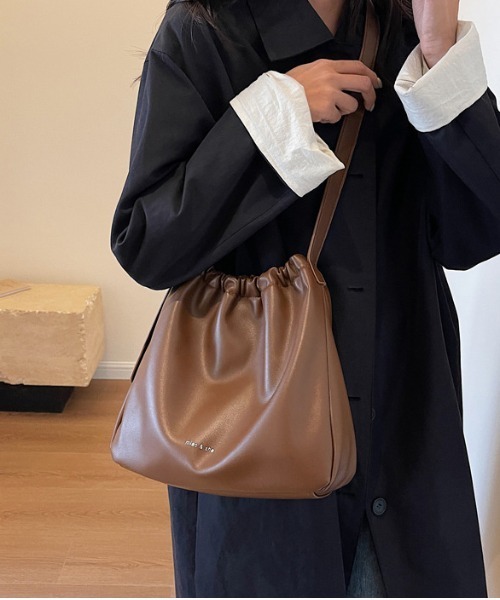 gossip！ロサンゼルス（ゴシップロサンゼルス）の「Y2K ギャザーフリル　トートバッグ 《通勤・通学に！》（ショルダーバッグ・レディース・ブラック/ブラウン・FREE）」の9枚目の写真