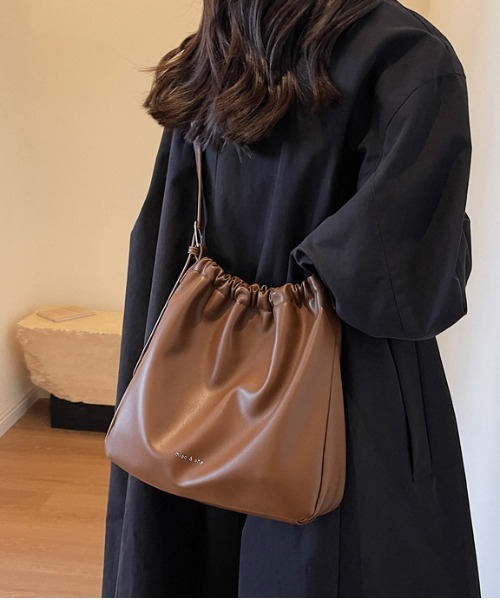 gossip！ロサンゼルス（ゴシップロサンゼルス）の「Y2K ギャザーフリル　トートバッグ 《通勤・通学に！》（ショルダーバッグ・レディース・ブラック/ブラウン・FREE）」の10枚目の写真