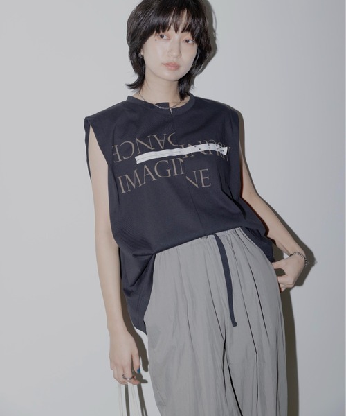 Eimee Law（エイミーロウ）の「リメイクショルダータック トップス（Tシャツ/カットソー・レディース・ダークグレー/ブラック/オフホワイト・FREE）」の3枚目の写真