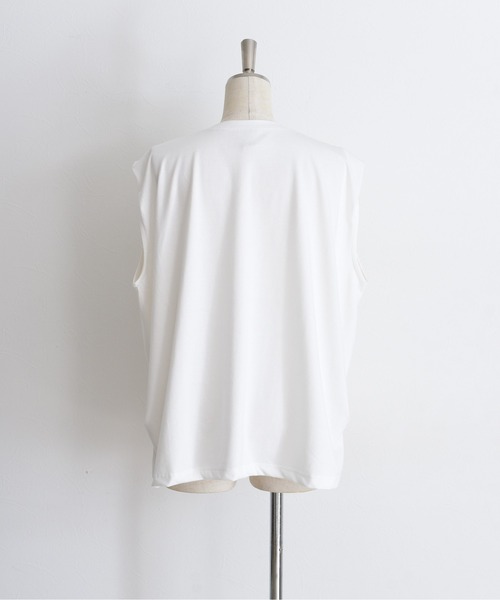 Eimee Law（エイミーロウ）の「リメイクショルダータック トップス（Tシャツ/カットソー・レディース・ダークグレー/ブラック/オフホワイト・FREE）」の6枚目の写真