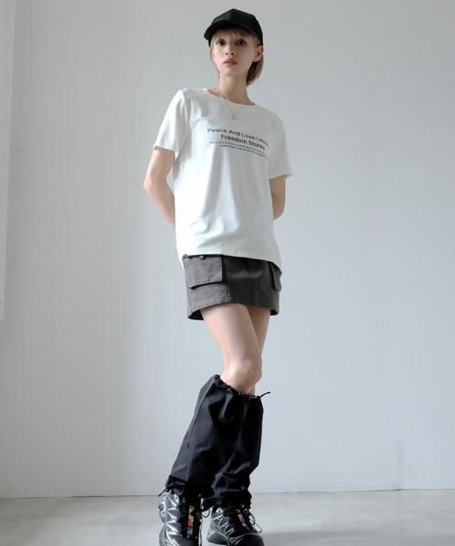 Girly Doll(ガーリードール)の「フロントロゴプリントクルーネックTシャツ(Tシャツ/カットソー・レディース・カーキ/ブラック/ホワイト・F)」の6枚目の写真