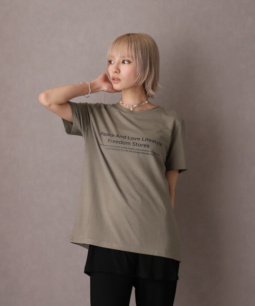 Girly Doll(ガーリードール)の「フロントロゴプリントクルーネックTシャツ(Tシャツ/カットソー・レディース・カーキ/ブラック/ホワイト・F)」の19枚目の写真