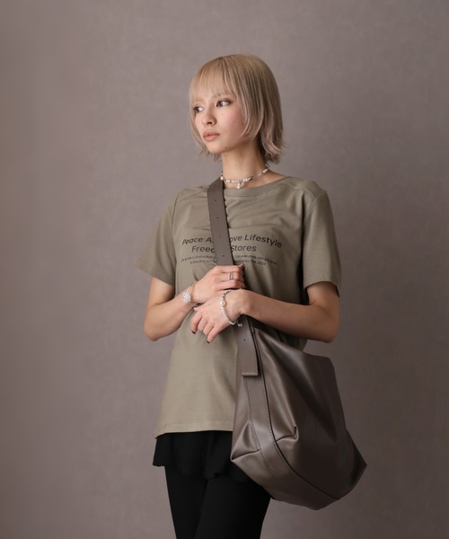 Girly Doll(ガーリードール)の「フロントロゴプリントクルーネックTシャツ(Tシャツ/カットソー・レディース・カーキ/ブラック/ホワイト・F)」の22枚目の写真