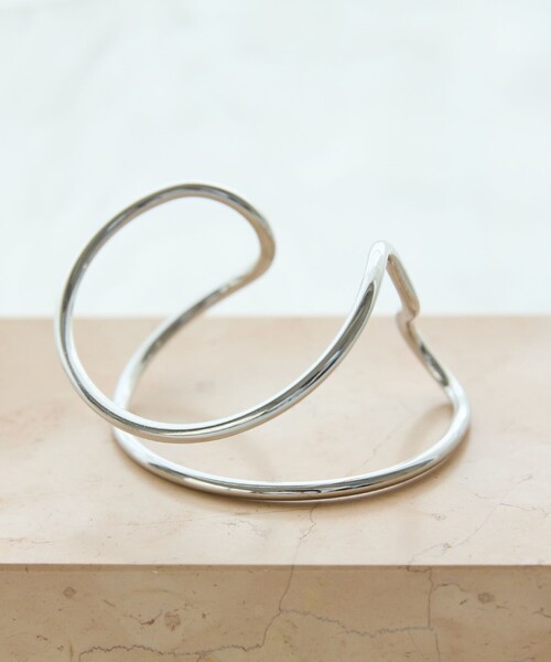VIS（ビス）の「ナローワンドバングル（バングル/リストバンド・レディース・シルバー/ゴールド・FREE）」の3枚目の写真