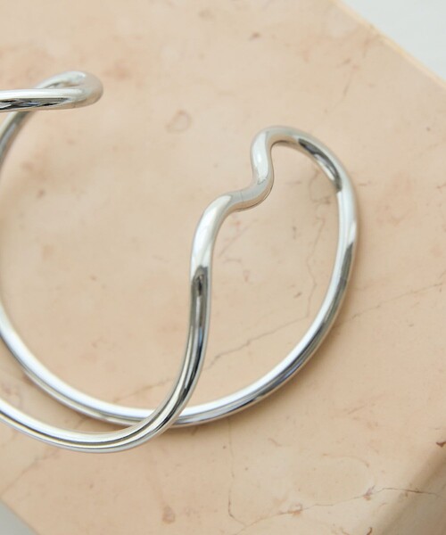 VIS（ビス）の「ナローワンドバングル（バングル/リストバンド・レディース・シルバー/ゴールド・FREE）」の4枚目の写真