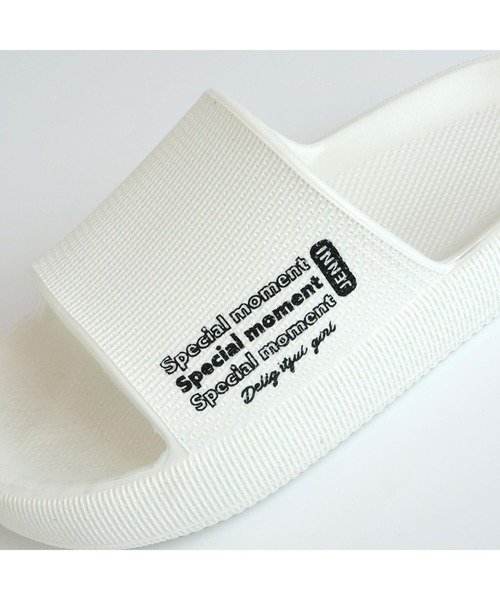 JENNI（ジェニィ）の「ロゴシャワーサンダル（サンダル・キッズ・オフホワイト/ブラック・20cm/24cm/22cm）」の13枚目の写真
