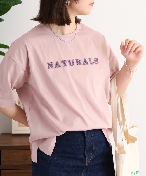 BRODIAEA(ブローディア)の「BRODIAEA 歯ブラシ加工カラフルロゴ半袖Tシャツ(Tシャツ/カットソー・レディース・グレイッシュベージュ/オフホワイト/ピンク/ブラック・40)」の4枚目の写真