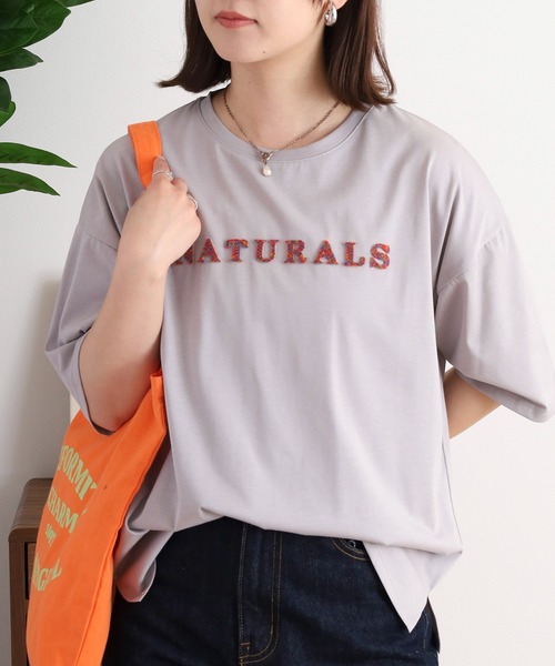BRODIAEA(ブローディア)の「BRODIAEA 歯ブラシ加工カラフルロゴ半袖Tシャツ(Tシャツ/カットソー・レディース・グレイッシュベージュ/オフホワイト/ピンク/ブラック・40)」の14枚目の写真