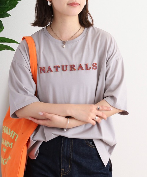 BRODIAEA(ブローディア)の「BRODIAEA 歯ブラシ加工カラフルロゴ半袖Tシャツ(Tシャツ/カットソー・レディース・グレイッシュベージュ/オフホワイト/ピンク/ブラック・40)」の15枚目の写真