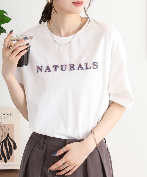 BRODIAEA(ブローディア)の「BRODIAEA 歯ブラシ加工カラフルロゴ半袖Tシャツ(Tシャツ/カットソー・レディース・グレイッシュベージュ/オフホワイト/ピンク/ブラック・40)」の6枚目の写真