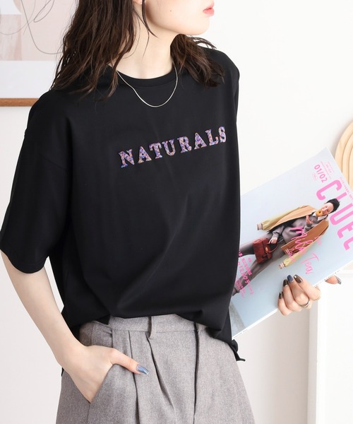 BRODIAEA(ブローディア)の「BRODIAEA 歯ブラシ加工カラフルロゴ半袖Tシャツ(Tシャツ/カットソー・レディース・グレイッシュベージュ/オフホワイト/ピンク/ブラック・40)」の11枚目の写真