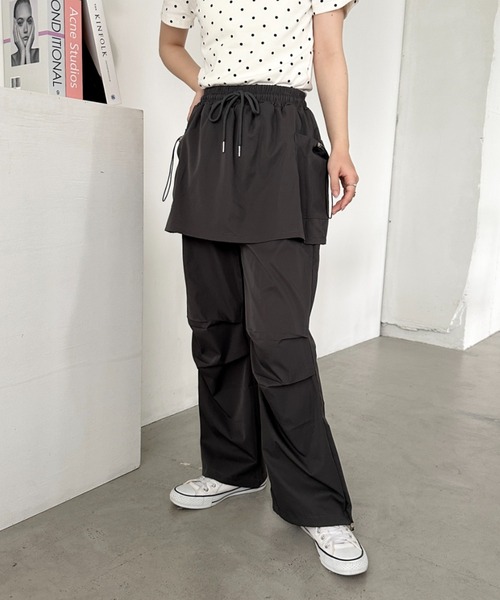 CLEA（クレア）の「レイヤードスカート付きナイロンパンツ（カーゴパンツ・レディース・ブラック/チャコールグレー・FREE）」の11枚目の写真