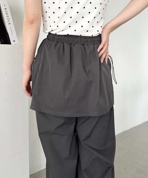 CLEA（クレア）の「レイヤードスカート付きナイロンパンツ（カーゴパンツ・レディース・ブラック/チャコールグレー・FREE）」の16枚目の写真