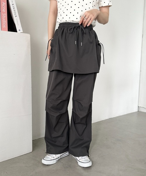 CLEA（クレア）の「レイヤードスカート付きナイロンパンツ（カーゴパンツ・レディース・ブラック/チャコールグレー・FREE）」の20枚目の写真