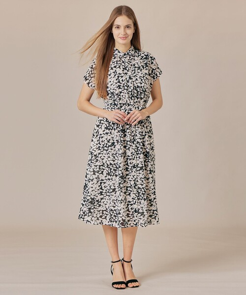 MACKINTOSH LONDON(マッキントッシュ ロンドン)の「【WEB・一部店舗限定】シルエットフラワーワンピース(ワンピース・レディース・ブラック/ベージュ・38)」の3枚目の写真