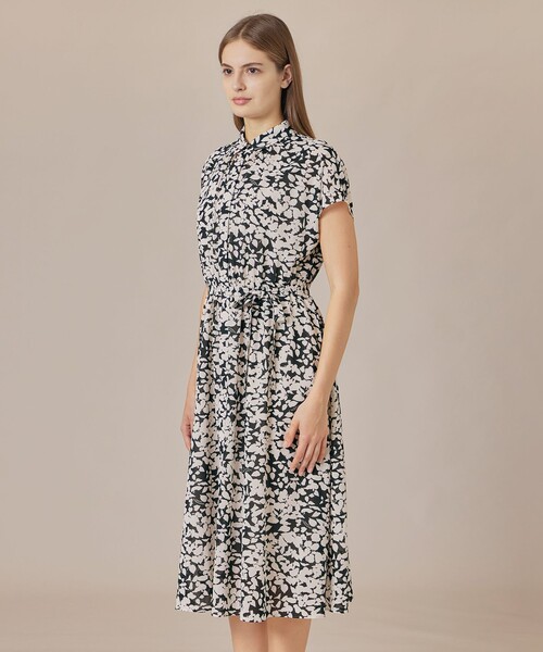 MACKINTOSH LONDON(マッキントッシュ ロンドン)の「【WEB・一部店舗限定】シルエットフラワーワンピース(ワンピース・レディース・ブラック/ベージュ・38)」の6枚目の写真