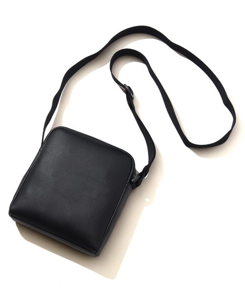 Calvin Klein Jeans(カルヴァンクラインジーンズ)の「【Calvin Klein JEANS/カルバンクライン ジーンズ】MONOGRAM SOFT REPORTER18 / モノグラム ソフト ポーター ショルダー バッグ(ショルダーバッグ・メンズ・ブラック・FREE)」の15枚目の写真