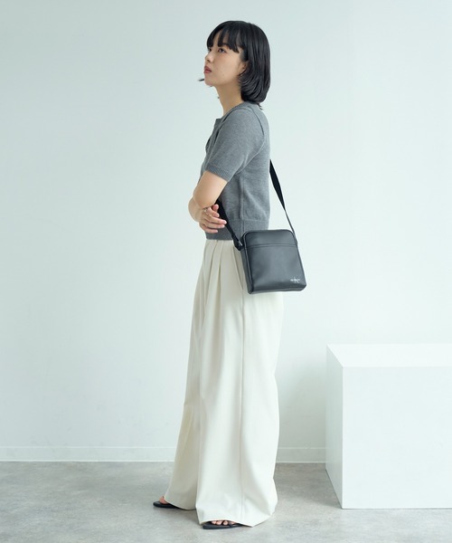 Calvin Klein Jeans(カルヴァンクラインジーンズ)の「【Calvin Klein JEANS/カルバンクライン ジーンズ】MONOGRAM SOFT REPORTER18 / モノグラム ソフト ポーター ショルダー バッグ(ショルダーバッグ・メンズ・ブラック・FREE)」の6枚目の写真
