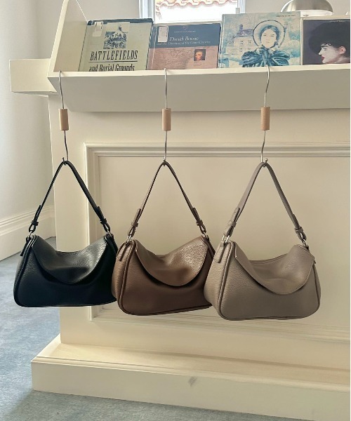 FINEnough(ファインナフ)の「フラップハンドル2WAYショルダーバッグ(ショルダーバッグ・レディース・ブラック/ベージュ/アイボリー/ブラウン/グレー/グリーン・FREE)」の8枚目の写真