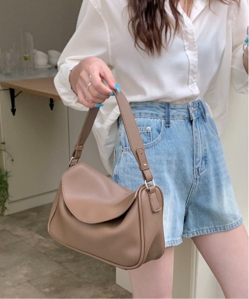 FINEnough(ファインナフ)の「フラップハンドル2WAYショルダーバッグ(ショルダーバッグ・レディース・ブラック/ベージュ/アイボリー/ブラウン/グレー/グリーン・FREE)」の20枚目の写真