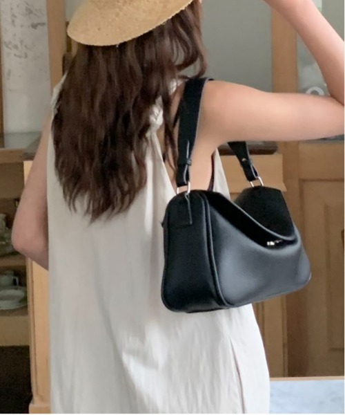 FINEnough(ファインナフ)の「フラップハンドル2WAYショルダーバッグ(ショルダーバッグ・レディース・ブラック/ベージュ/アイボリー/ブラウン/グレー/グリーン・FREE)」の18枚目の写真