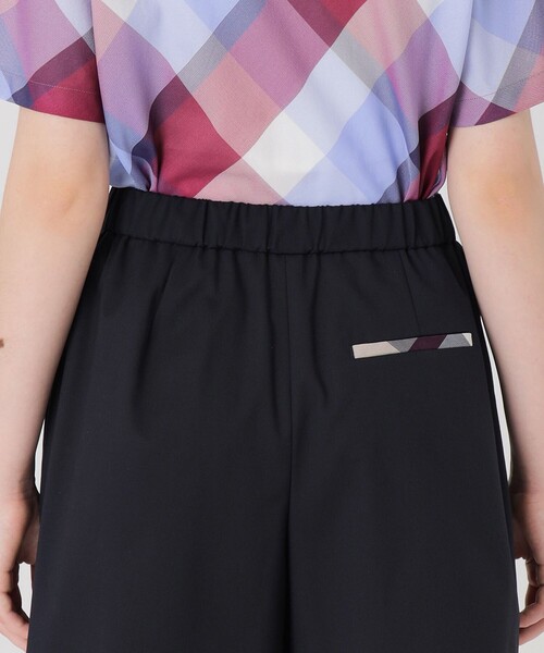 BLUE LABEL CRESTBRIDGE(ブルーレーベルクレストブリッジ)の「コンパクトツイルショートパンツ(その他パンツ・レディース・ベージュ/イエロー/ダークネイビー・36/38)」の8枚目の写真