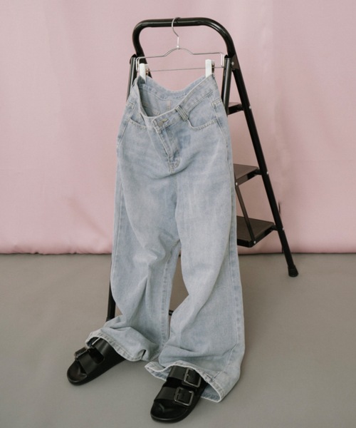 DRWCYS（ドロシーズ）の「ワイドレッグデニムパンツ（デニムパンツ・レディース・ブルー・SMALL/MEDIUM）」の2枚目の写真