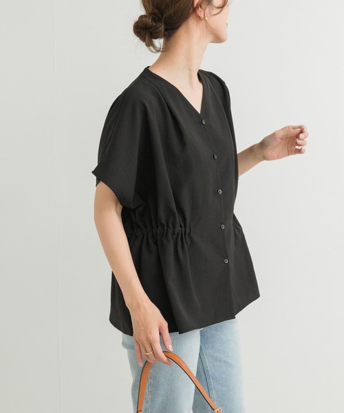 URBAN RESEARCH DOORS（アーバンリサーチドアーズ）の「『再入荷』Vネックウエストギャザーブラウス（シャツ/ブラウス・レディース・ブラック/カーキ・MEDIUM）」の6枚目の写真