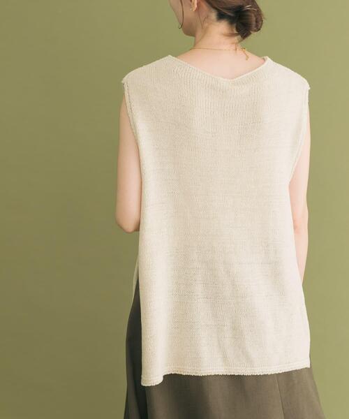 ITEMS URBANRESEARCH(アイテムズ アーバンリサーチ)の「テープヤーンニットベスト(ベスト・レディース・オフホワイト/ネイビー/ライトカーキ・FREE)」の5枚目の写真