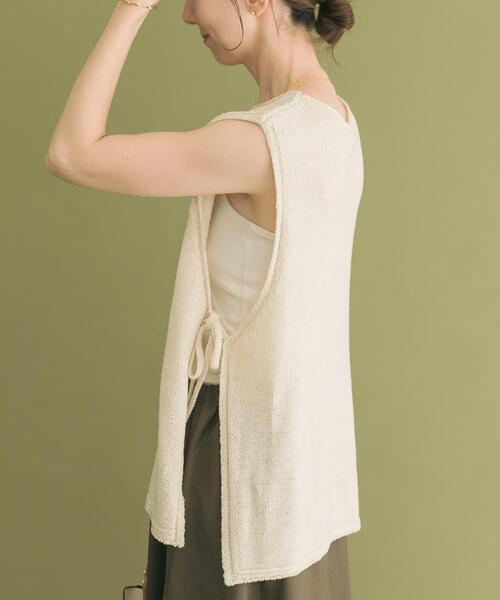 ITEMS URBANRESEARCH(アイテムズ アーバンリサーチ)の「テープヤーンニットベスト(ベスト・レディース・オフホワイト/ネイビー/ライトカーキ・FREE)」の6枚目の写真