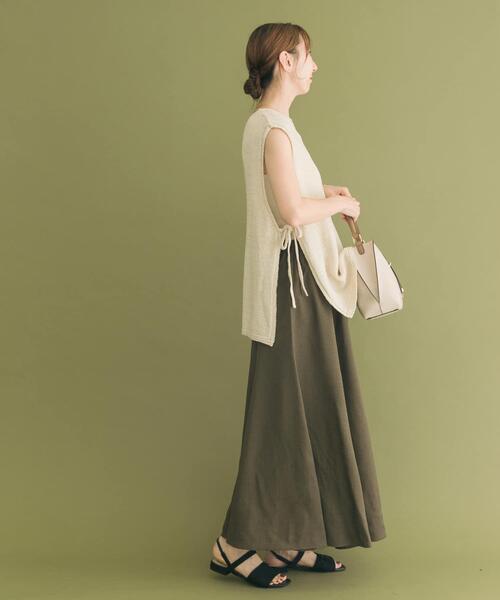 ITEMS URBANRESEARCH(アイテムズ アーバンリサーチ)の「テープヤーンニットベスト(ベスト・レディース・オフホワイト/ネイビー/ライトカーキ・FREE)」の8枚目の写真