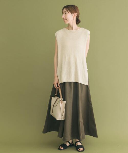 ITEMS URBANRESEARCH(アイテムズ アーバンリサーチ)の「テープヤーンニットベスト(ベスト・レディース・オフホワイト/ネイビー/ライトカーキ・FREE)」の9枚目の写真