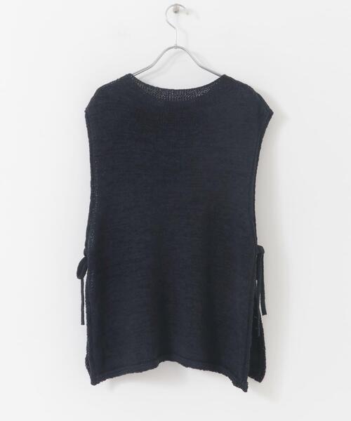 ITEMS URBANRESEARCH(アイテムズ アーバンリサーチ)の「テープヤーンニットベスト(ベスト・レディース・オフホワイト/ネイビー/ライトカーキ・FREE)」の19枚目の写真