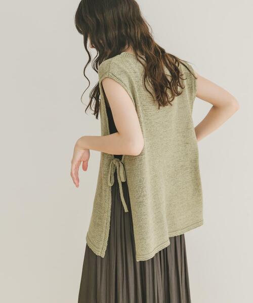 ITEMS URBANRESEARCH(アイテムズ アーバンリサーチ)の「テープヤーンニットベスト(ベスト・レディース・オフホワイト/ネイビー/ライトカーキ・FREE)」の9枚目の写真