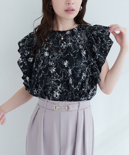 natural couture(ナチュラルクチュール)の「【mizu】シャーリングヘムフリル袖ブラウス(シャツ/ブラウス・レディース・ベージュ系その他/ブルー系その他/ブラック系その他・FREE)」の4枚目の写真