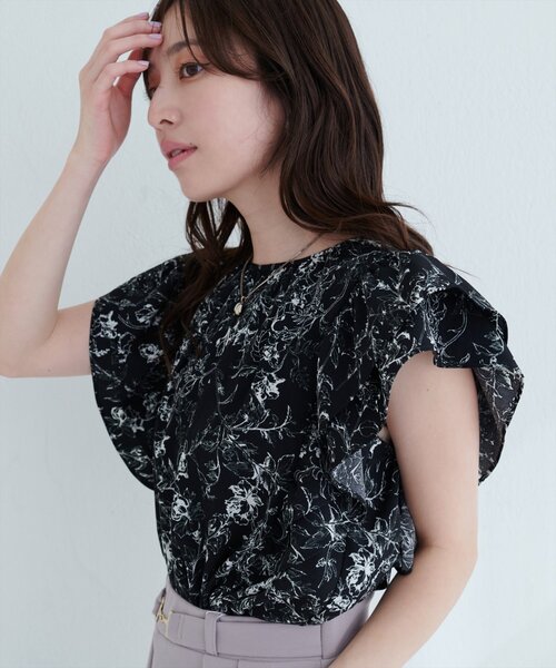 natural couture(ナチュラルクチュール)の「【mizu】シャーリングヘムフリル袖ブラウス(シャツ/ブラウス・レディース・ベージュ系その他/ブルー系その他/ブラック系その他・FREE)」の5枚目の写真