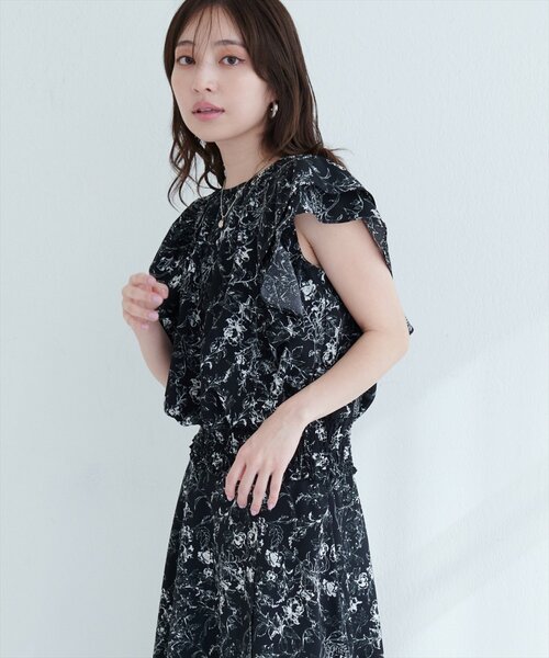 natural couture(ナチュラルクチュール)の「【mizu】シャーリングヘムフリル袖ブラウス(シャツ/ブラウス・レディース・ベージュ系その他/ブルー系その他/ブラック系その他・FREE)」の9枚目の写真