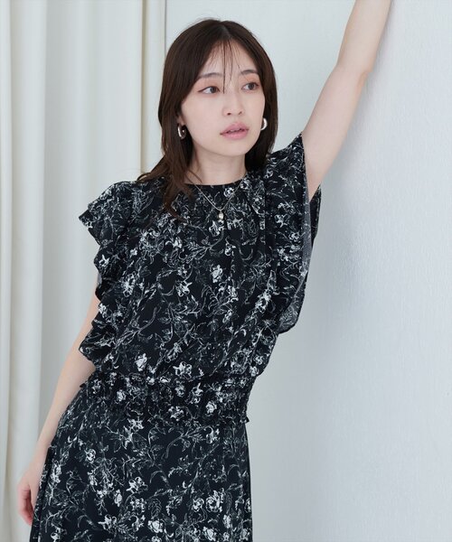 natural couture(ナチュラルクチュール)の「【mizu】シャーリングヘムフリル袖ブラウス(シャツ/ブラウス・レディース・ベージュ系その他/ブルー系その他/ブラック系その他・FREE)」の10枚目の写真