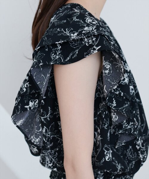 natural couture(ナチュラルクチュール)の「【mizu】シャーリングヘムフリル袖ブラウス(シャツ/ブラウス・レディース・ベージュ系その他/ブルー系その他/ブラック系その他・FREE)」の20枚目の写真